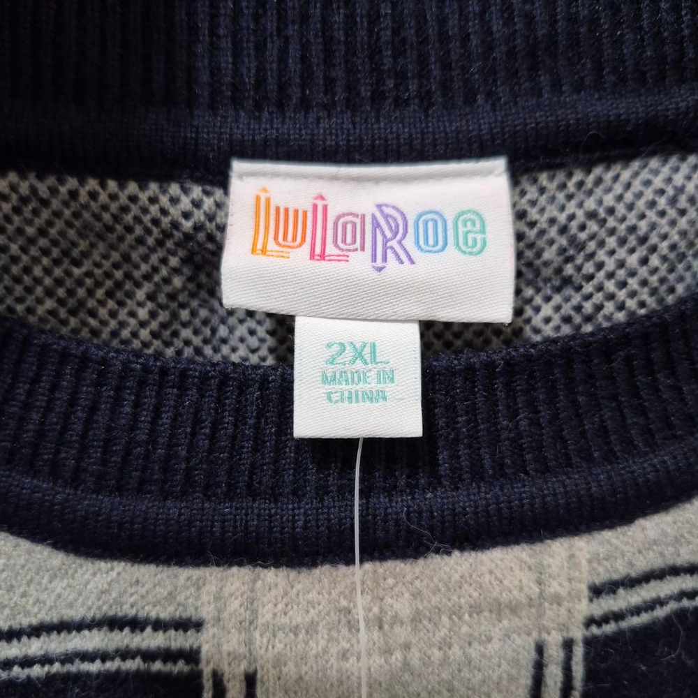 LuLaRoe Piper balloon sleeve sweater in a blue and gray plaid sz 2x - Picture 3 of 7